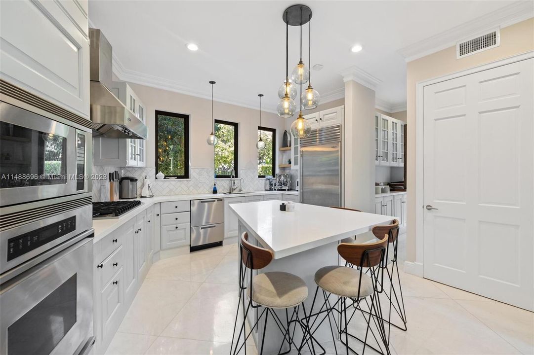 Recently Sold: $4,450,000 (5 beds, 4 baths, 3623 Square Feet)