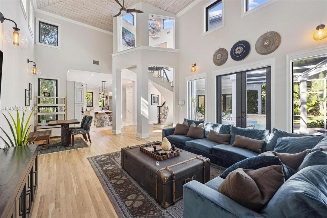Recently Sold: $4,450,000 (5 beds, 4 baths, 3623 Square Feet)