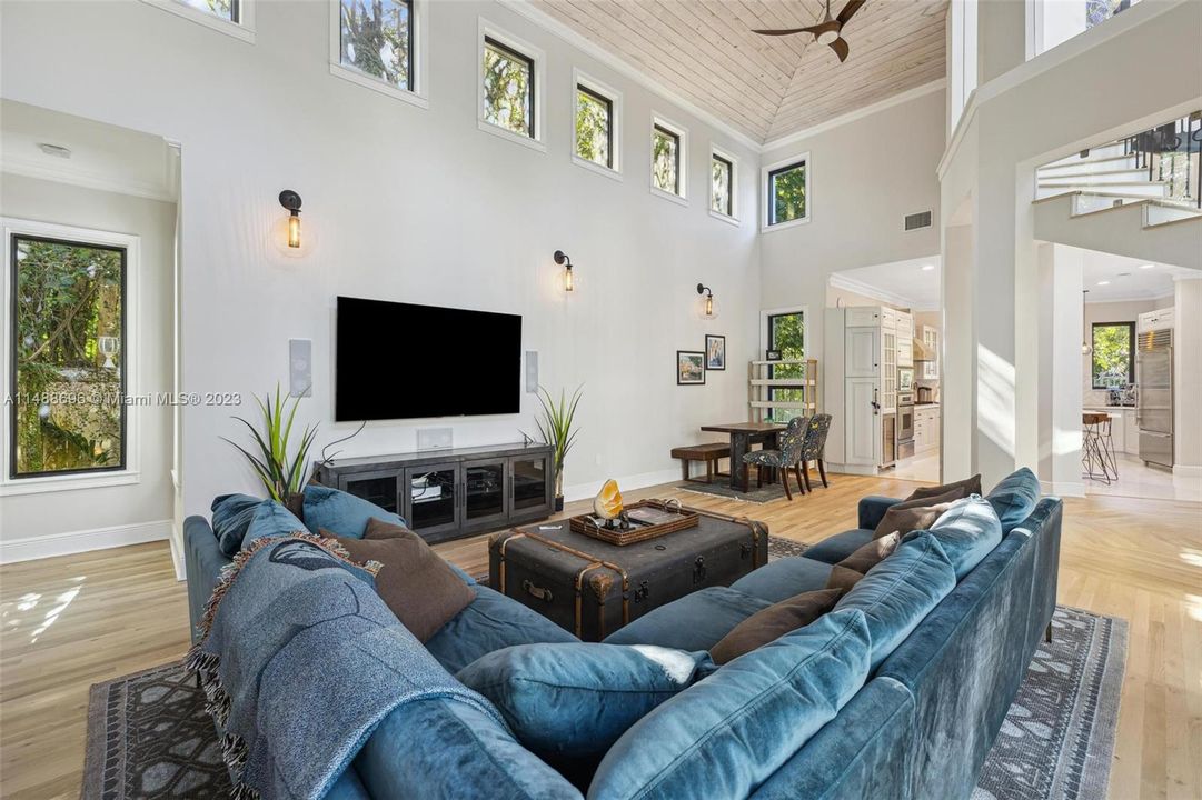 Recently Sold: $4,450,000 (5 beds, 4 baths, 3623 Square Feet)