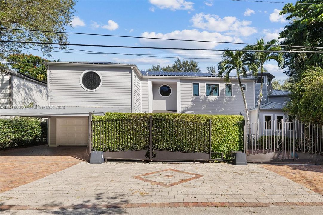 Recently Sold: $4,450,000 (5 beds, 4 baths, 3623 Square Feet)