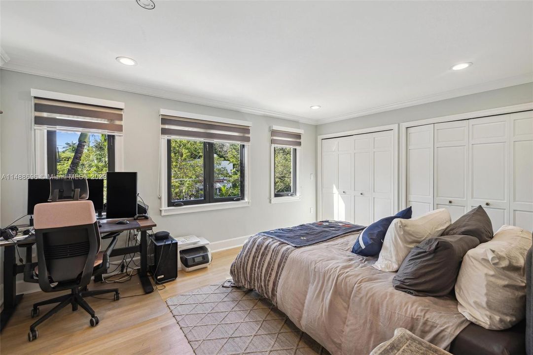 Bedroom Upstairs # 4 with ensuite jack&jill