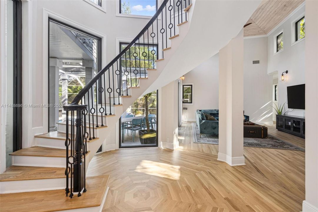 Recently Sold: $4,450,000 (5 beds, 4 baths, 3623 Square Feet)