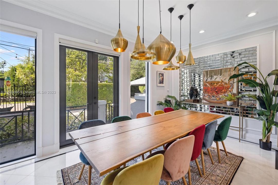 Recently Sold: $4,450,000 (5 beds, 4 baths, 3623 Square Feet)