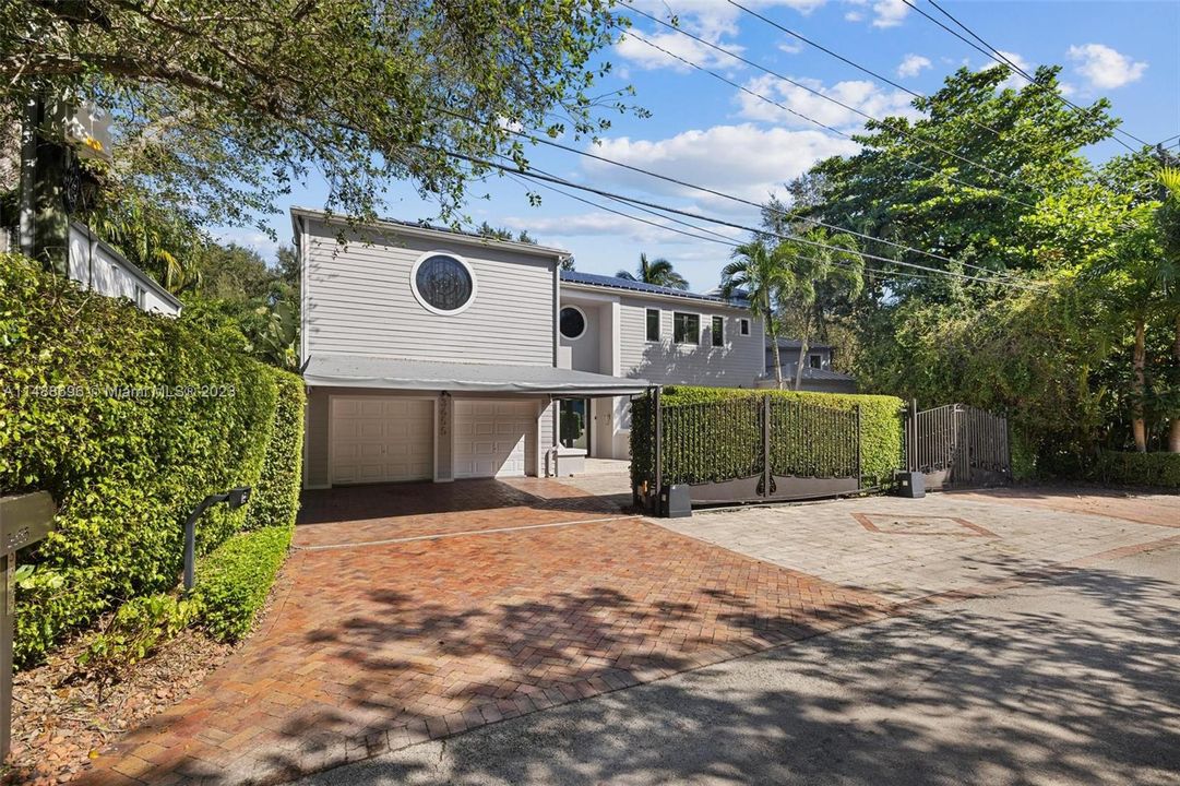 Recently Sold: $4,450,000 (5 beds, 4 baths, 3623 Square Feet)