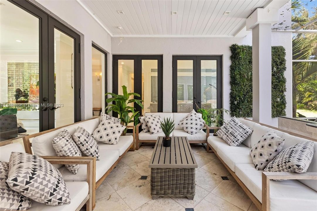 Recently Sold: $4,450,000 (5 beds, 4 baths, 3623 Square Feet)