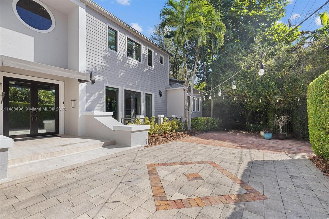 Recently Sold: $4,450,000 (5 beds, 4 baths, 3623 Square Feet)