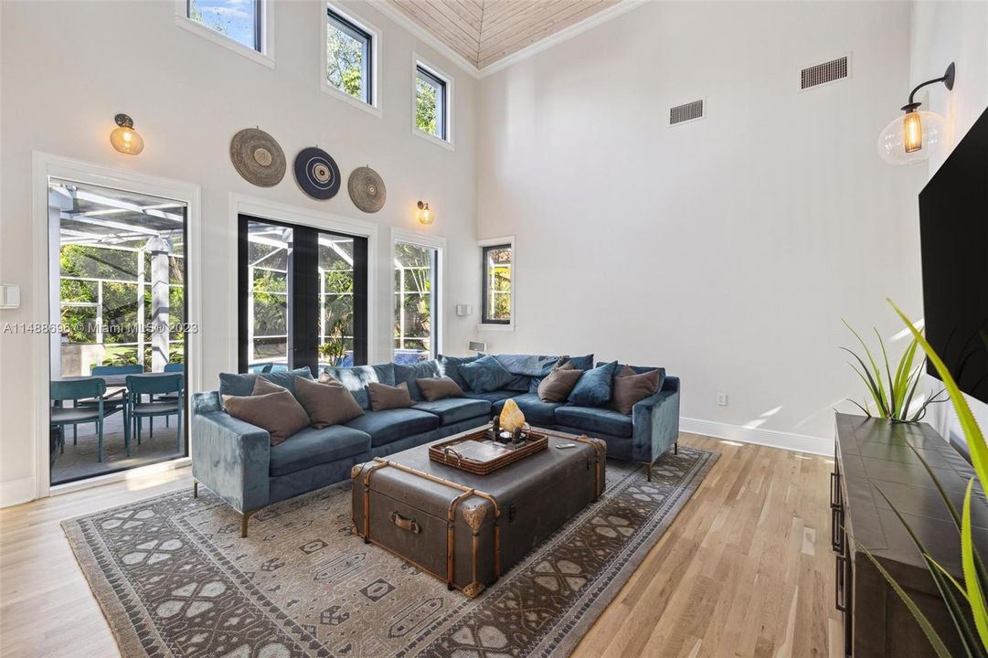 Recently Sold: $4,450,000 (5 beds, 4 baths, 3623 Square Feet)