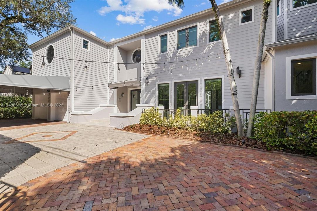 Recently Sold: $4,450,000 (5 beds, 4 baths, 3623 Square Feet)