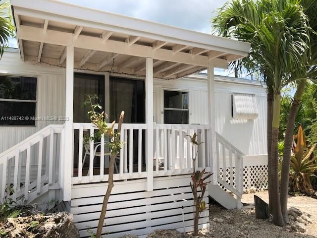 Recently Sold: $575,000 (2 beds, 1 baths, 672 Square Feet)