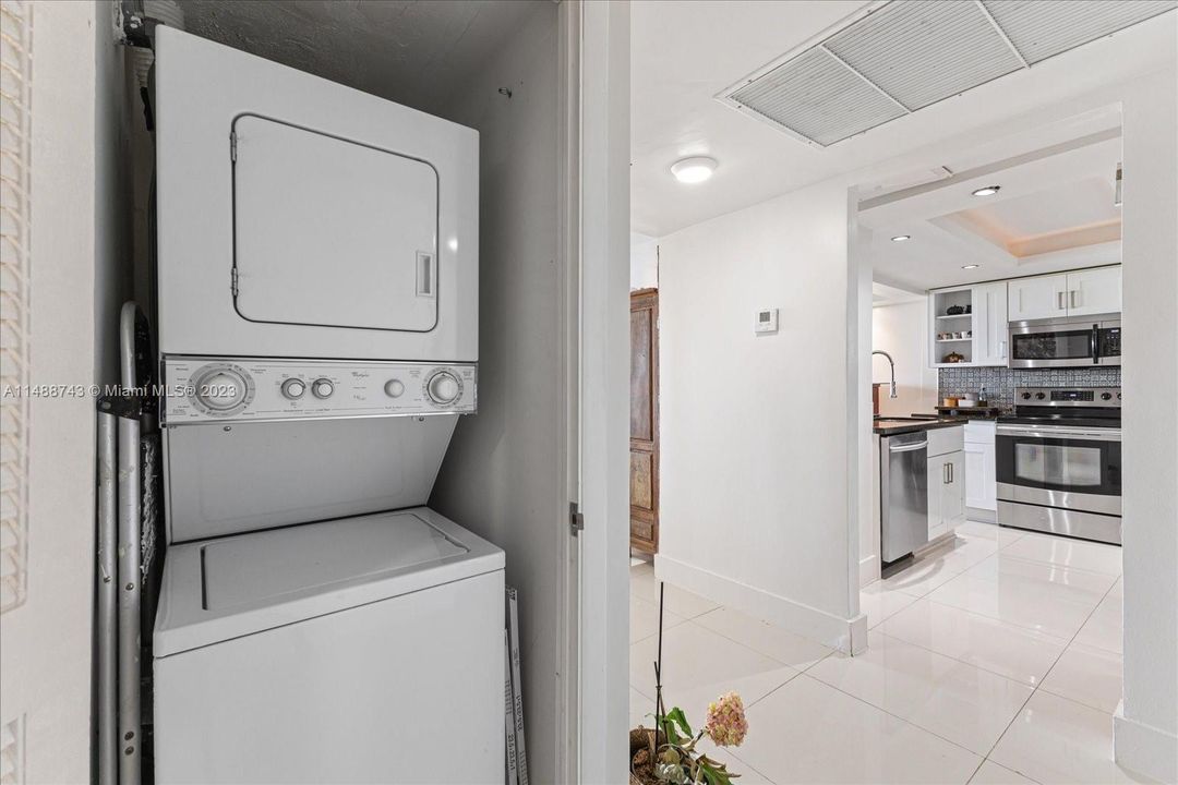 Vendido Recientemente: $718,000 (2 camas, 2 baños, 1484 Pies cuadrados)