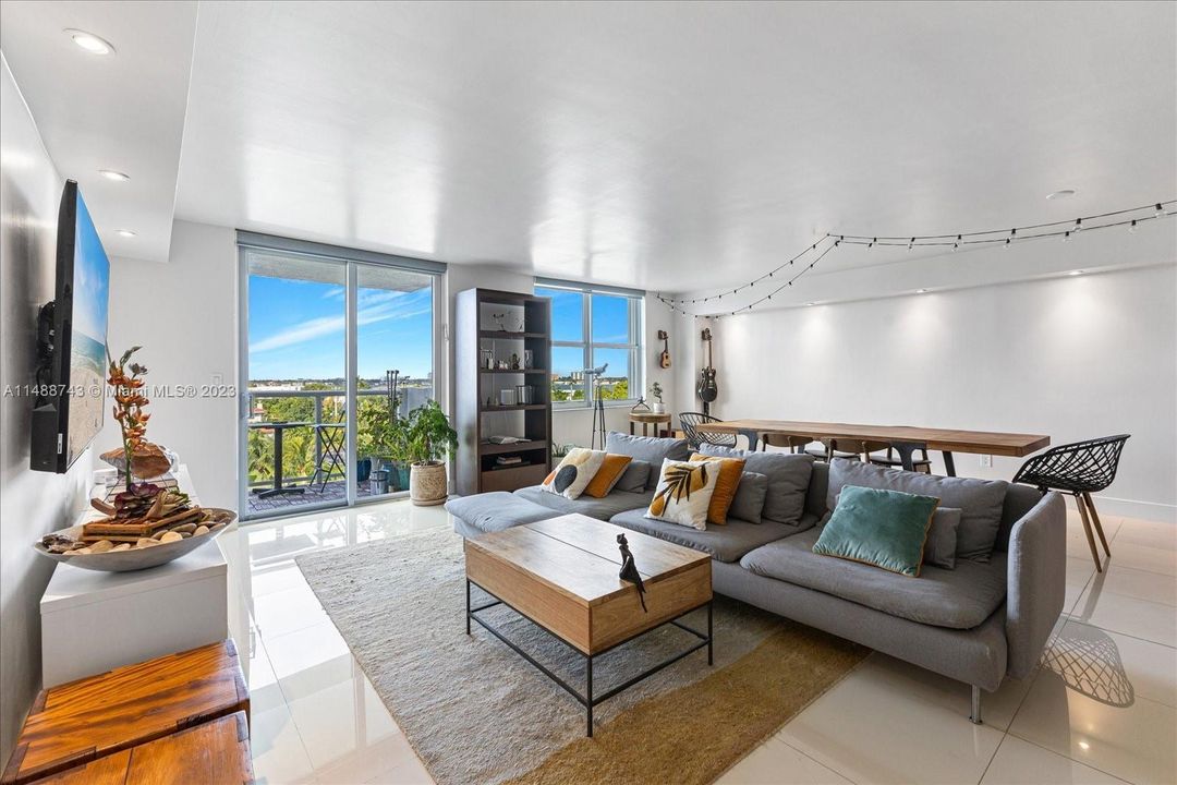 Vendido Recientemente: $718,000 (2 camas, 2 baños, 1484 Pies cuadrados)