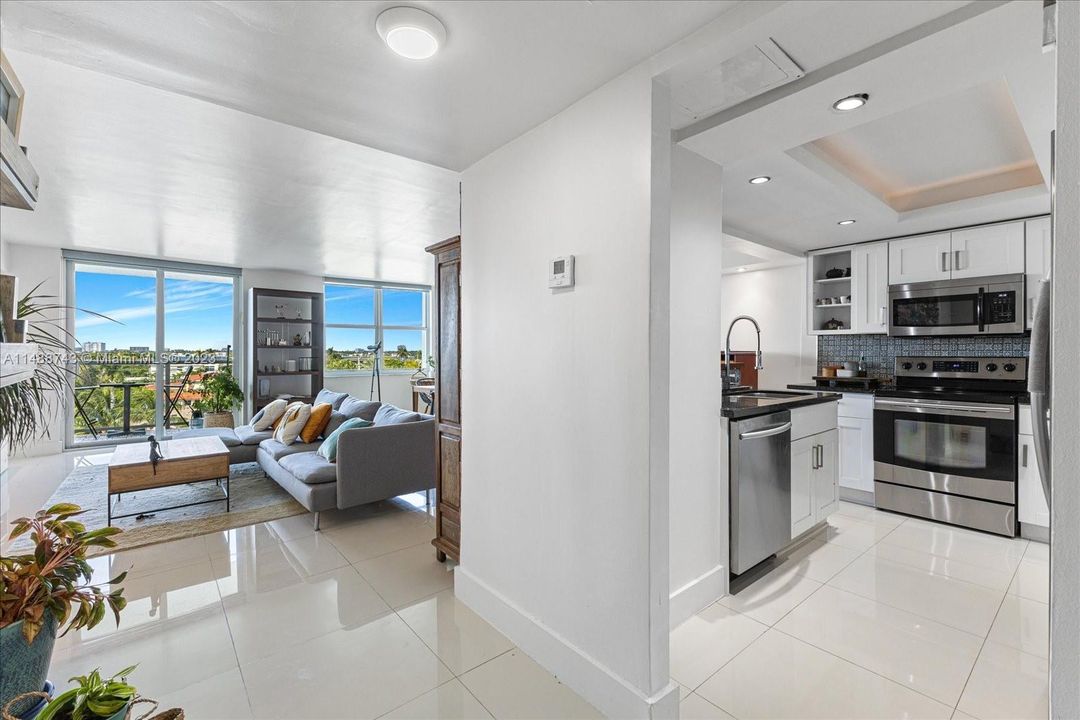 Vendido Recientemente: $718,000 (2 camas, 2 baños, 1484 Pies cuadrados)