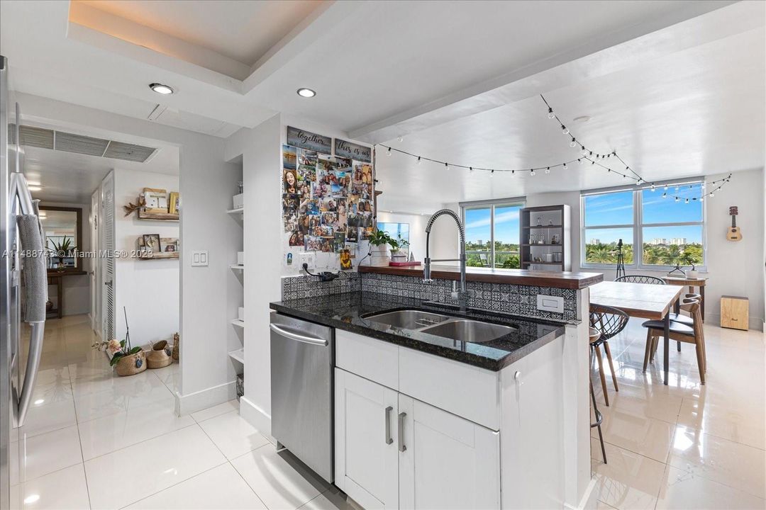 Vendido Recientemente: $718,000 (2 camas, 2 baños, 1484 Pies cuadrados)