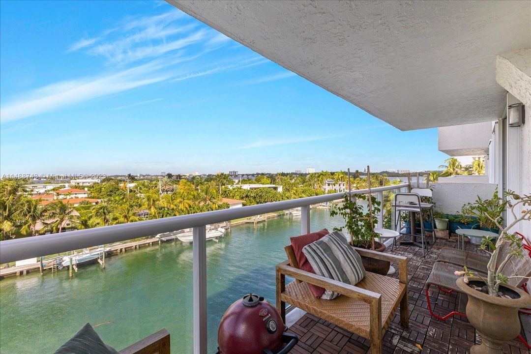 Vendido Recientemente: $718,000 (2 camas, 2 baños, 1484 Pies cuadrados)