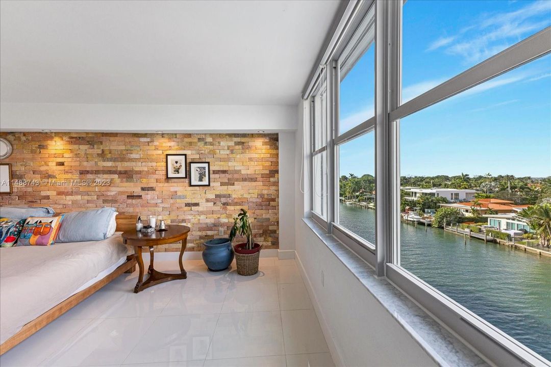 Vendido Recientemente: $718,000 (2 camas, 2 baños, 1484 Pies cuadrados)