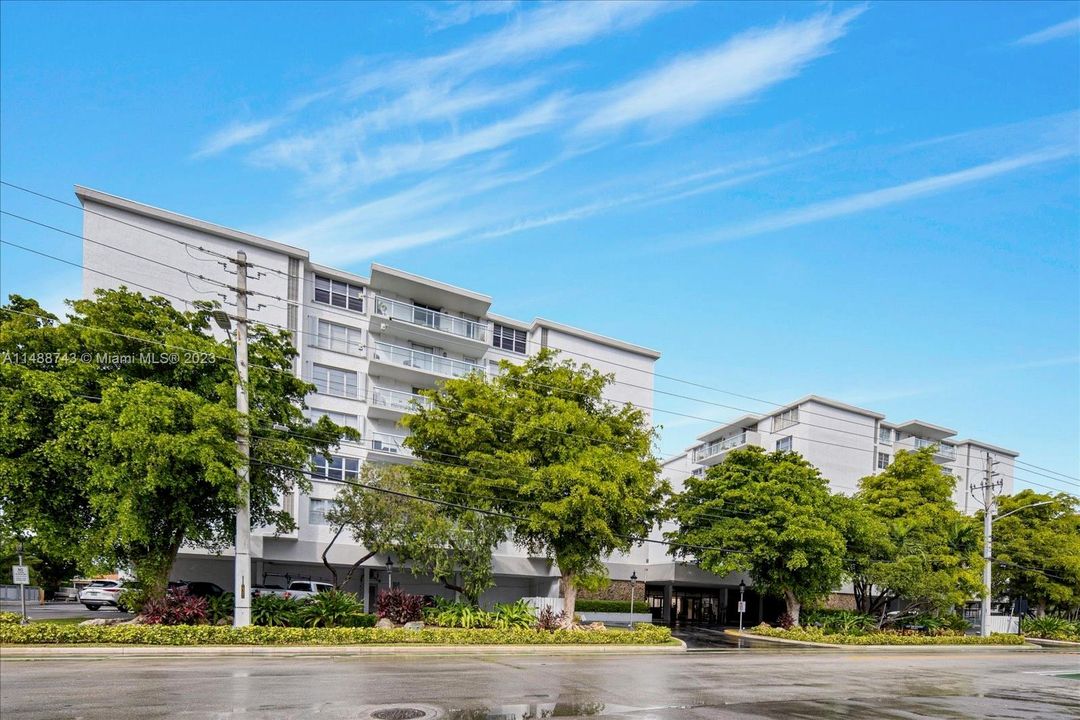 Vendido Recientemente: $718,000 (2 camas, 2 baños, 1484 Pies cuadrados)