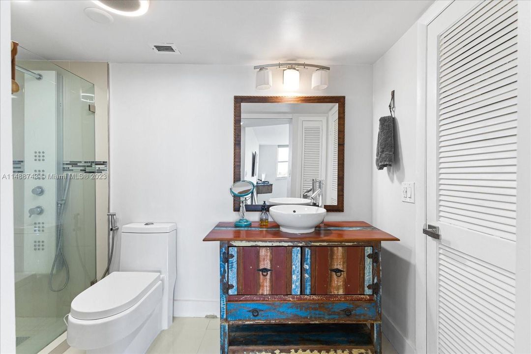 Vendido Recientemente: $718,000 (2 camas, 2 baños, 1484 Pies cuadrados)