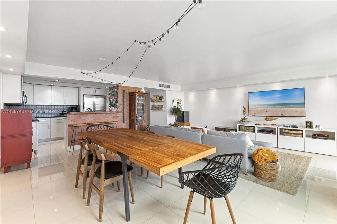 Vendido Recientemente: $718,000 (2 camas, 2 baños, 1484 Pies cuadrados)