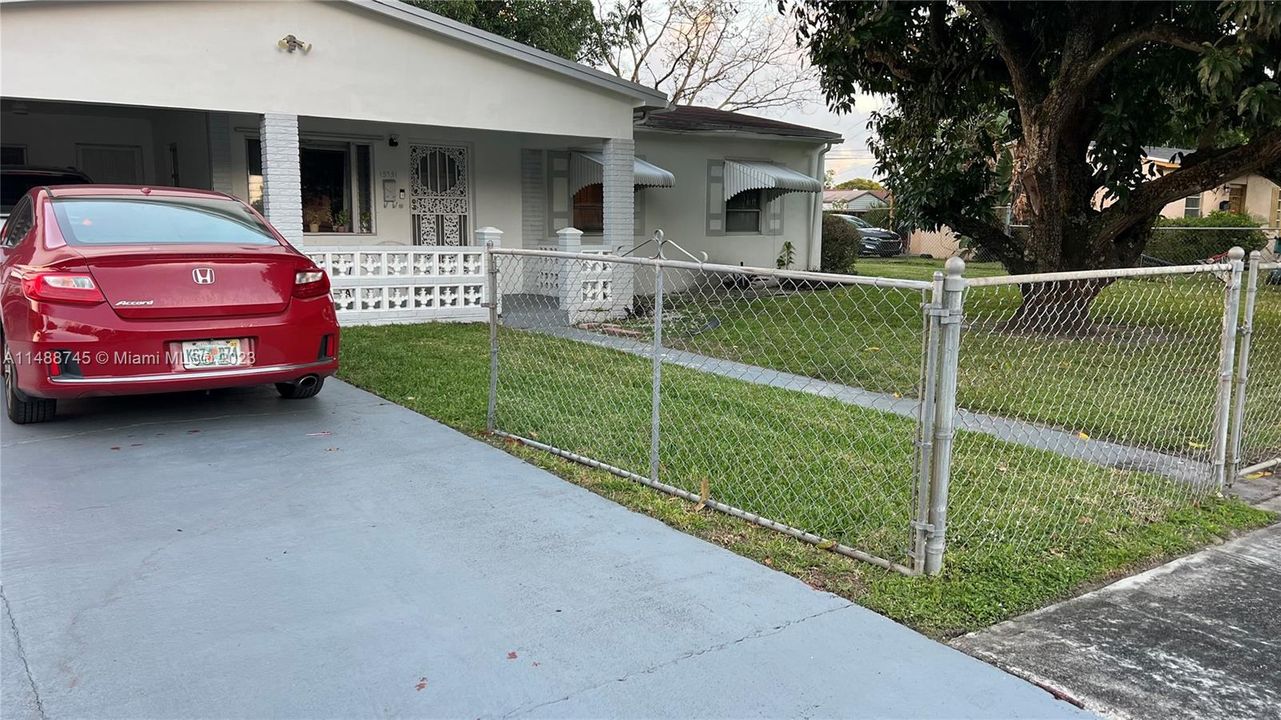 Recently Sold: $437,000 (3 beds, 2 baths, 1331 Square Feet)