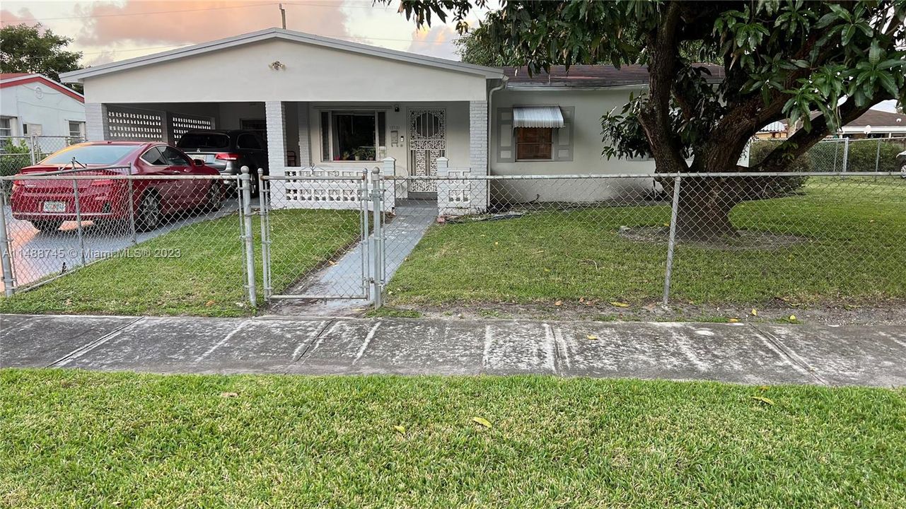 Recently Sold: $437,000 (3 beds, 2 baths, 1331 Square Feet)