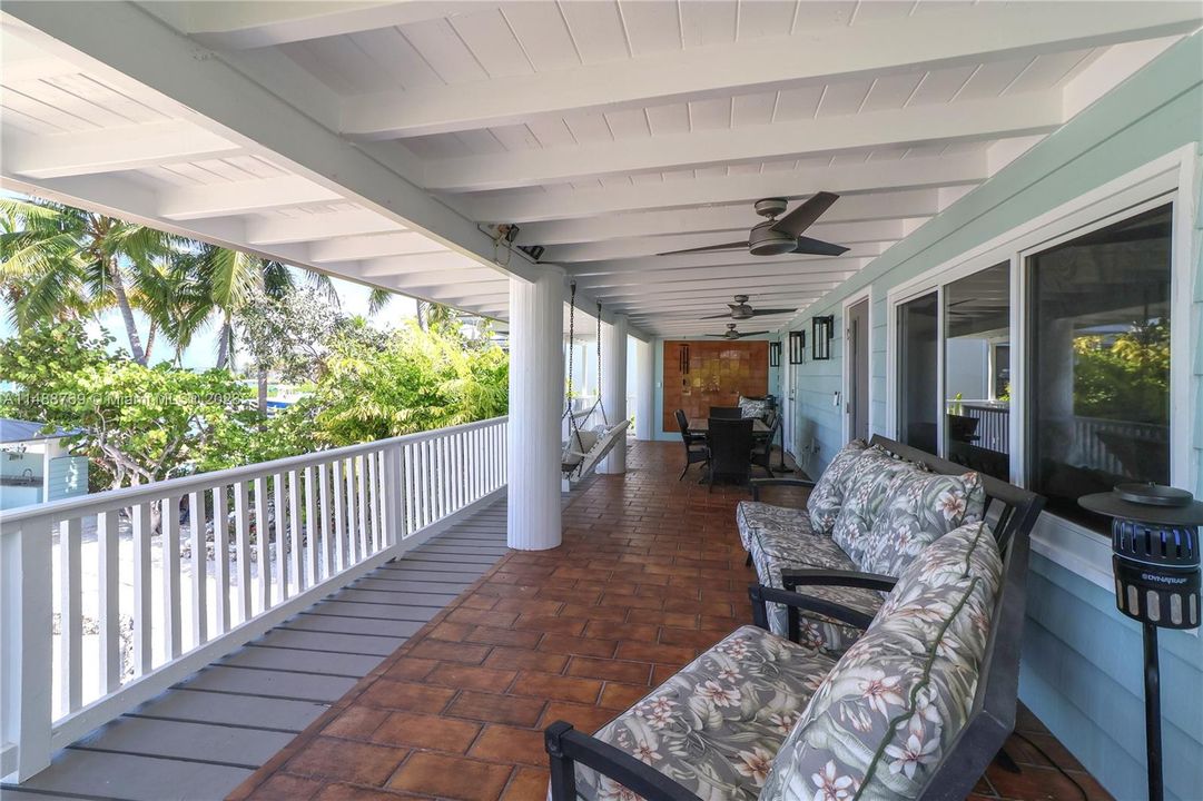 Recently Sold: $2,700,000 (3 beds, 2 baths, 2034 Square Feet)