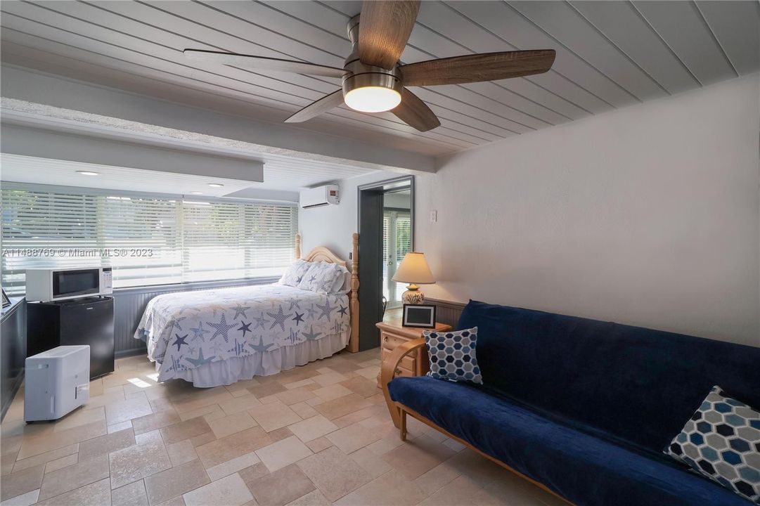 Recently Sold: $2,700,000 (3 beds, 2 baths, 2034 Square Feet)