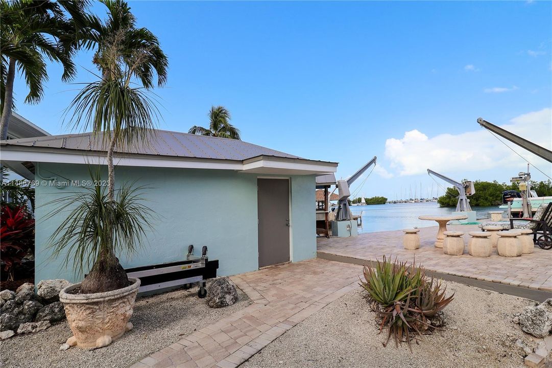 Recently Sold: $2,700,000 (3 beds, 2 baths, 2034 Square Feet)