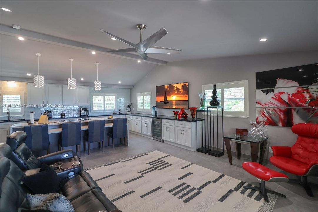 Recently Sold: $2,700,000 (3 beds, 2 baths, 2034 Square Feet)