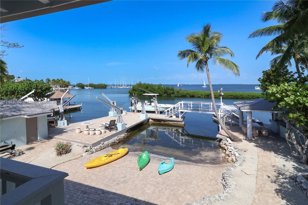 Recently Sold: $2,700,000 (3 beds, 2 baths, 2034 Square Feet)