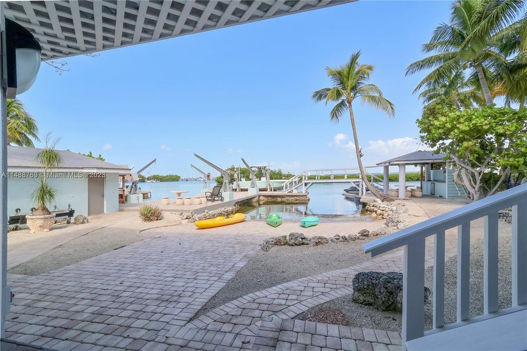 Recently Sold: $2,700,000 (3 beds, 2 baths, 2034 Square Feet)