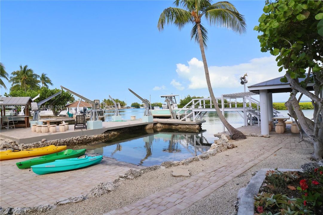 Recently Sold: $2,700,000 (3 beds, 2 baths, 2034 Square Feet)