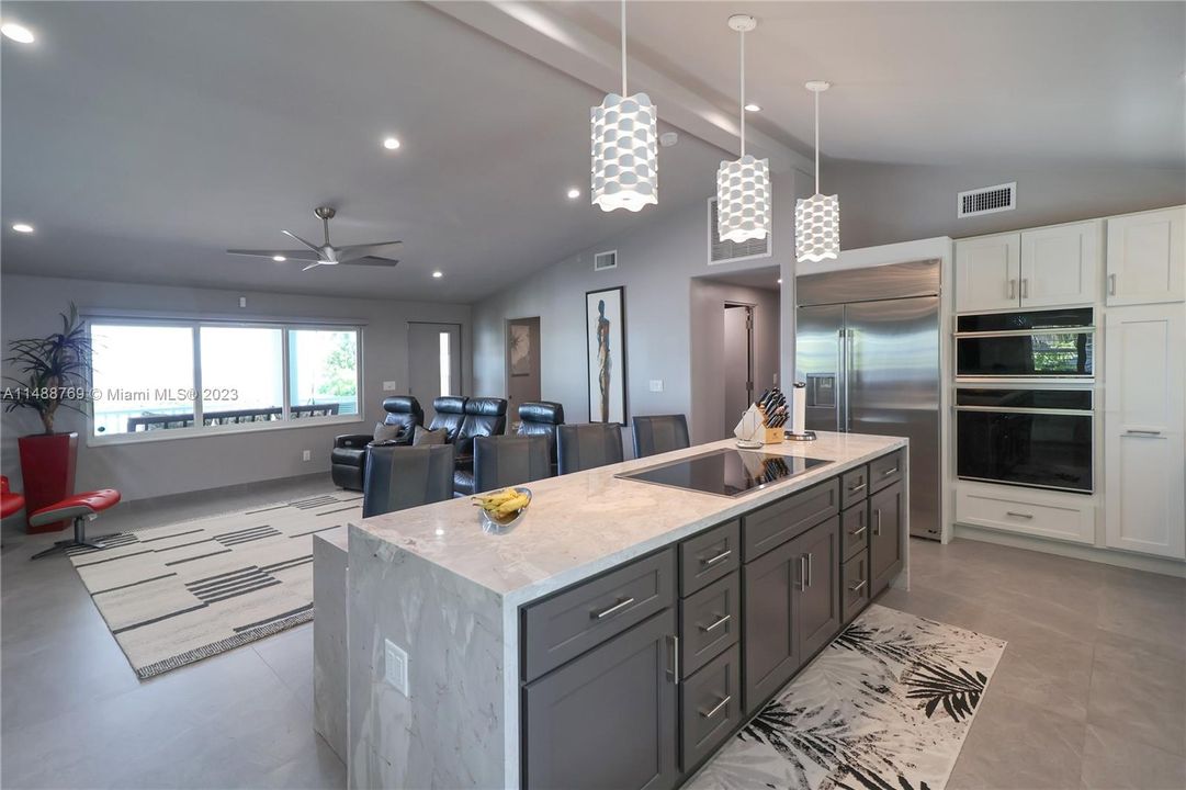 Recently Sold: $2,700,000 (3 beds, 2 baths, 2034 Square Feet)