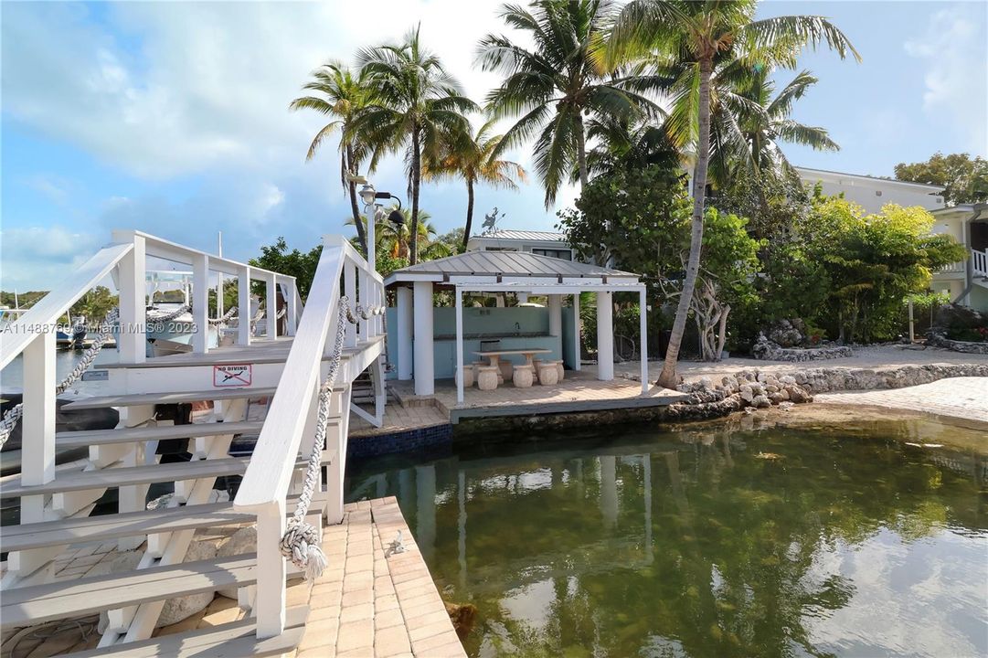 Recently Sold: $2,700,000 (3 beds, 2 baths, 2034 Square Feet)