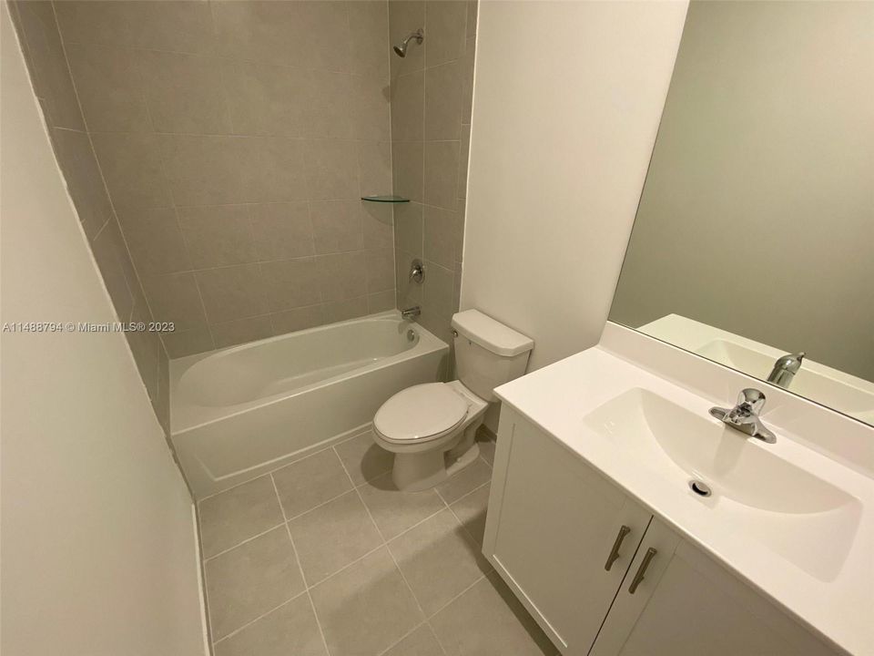 最近租的: $2,600 (3 贝兹, 2 浴室, 1296 平方英尺)
