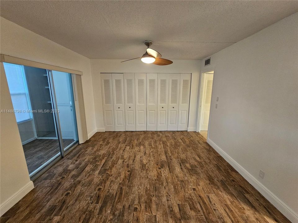 Recently Sold: $127,000 (1 beds, 1 baths, 738 Square Feet)