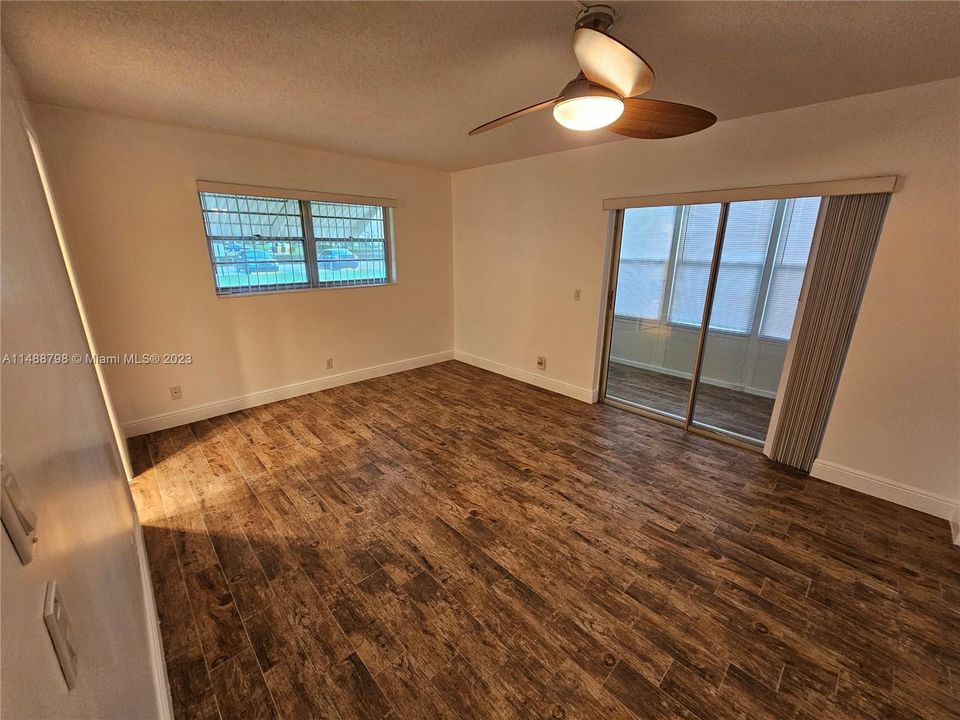 Recently Sold: $127,000 (1 beds, 1 baths, 738 Square Feet)