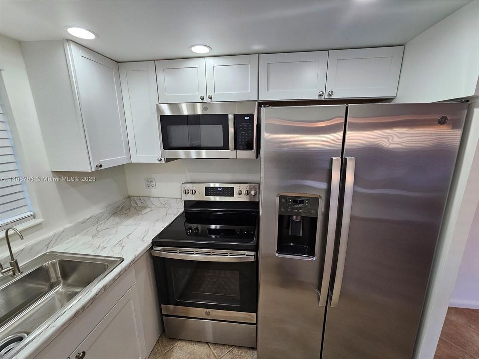 Recently Sold: $127,000 (1 beds, 1 baths, 738 Square Feet)