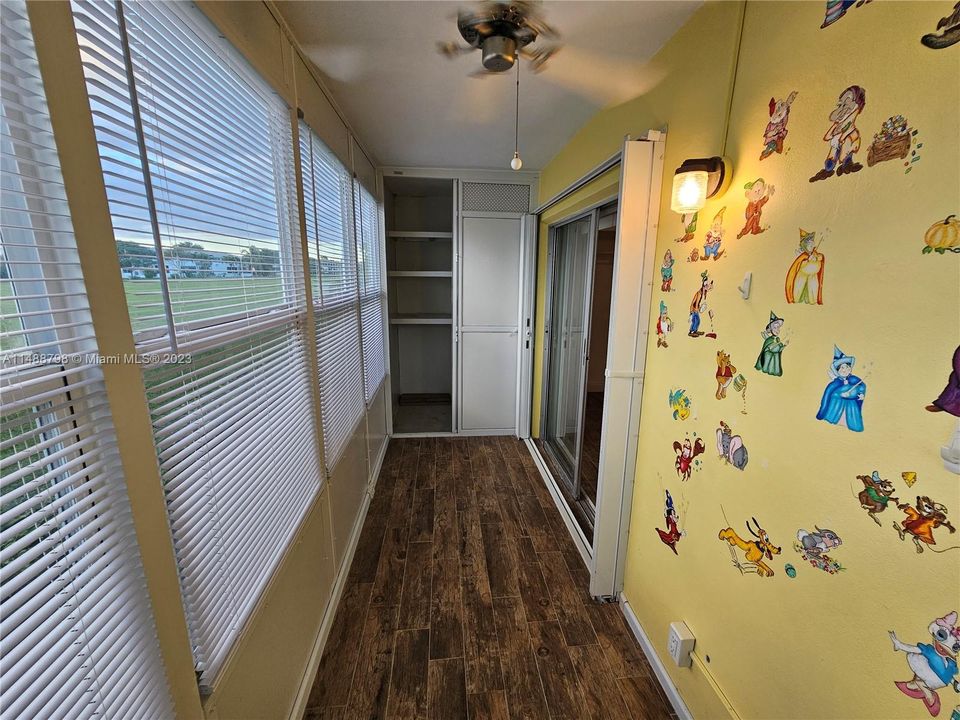 Recently Sold: $127,000 (1 beds, 1 baths, 738 Square Feet)