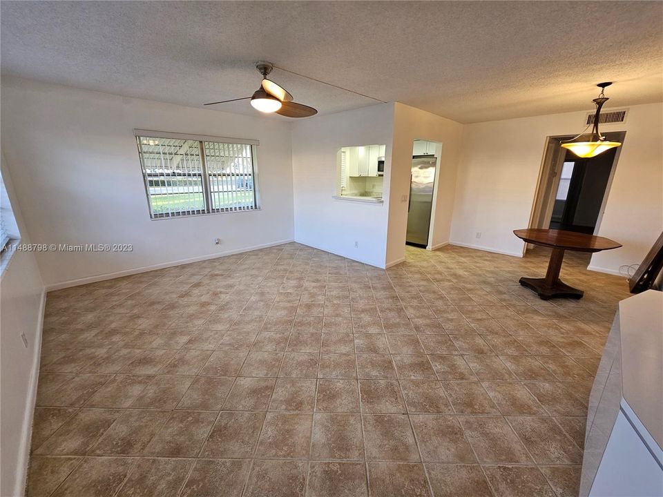 Recently Sold: $127,000 (1 beds, 1 baths, 738 Square Feet)