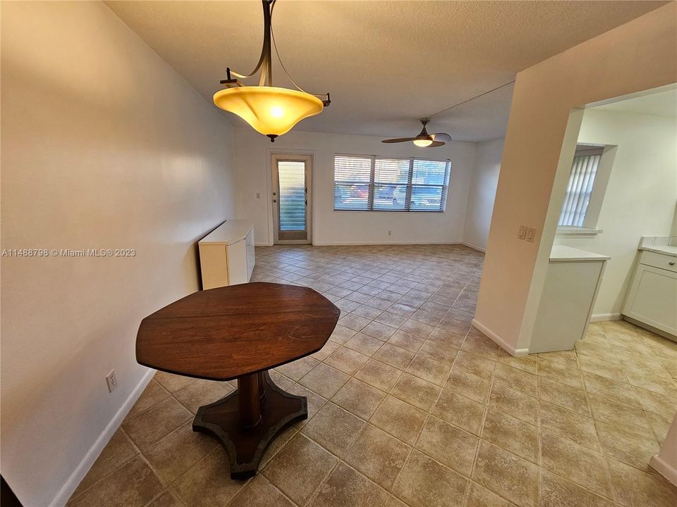 Recently Sold: $127,000 (1 beds, 1 baths, 738 Square Feet)