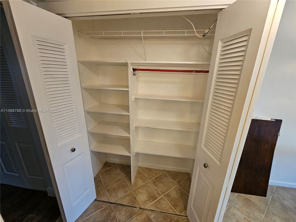 Recently Sold: $127,000 (1 beds, 1 baths, 738 Square Feet)