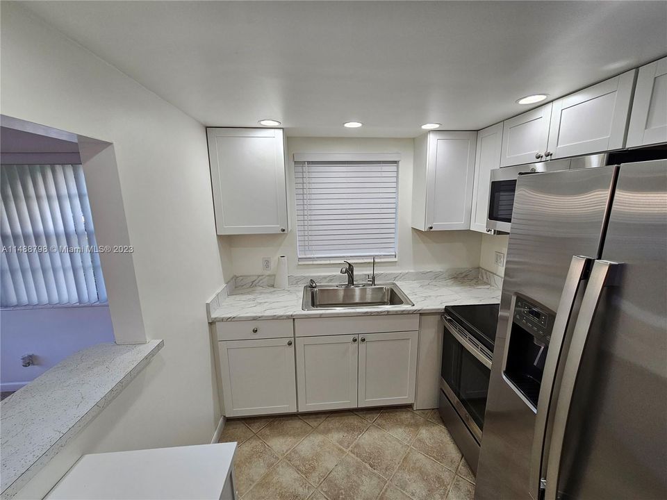 Recently Sold: $127,000 (1 beds, 1 baths, 738 Square Feet)