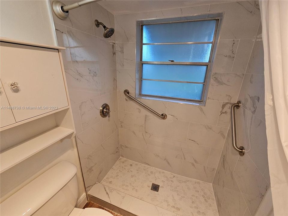 Recently Sold: $127,000 (1 beds, 1 baths, 738 Square Feet)