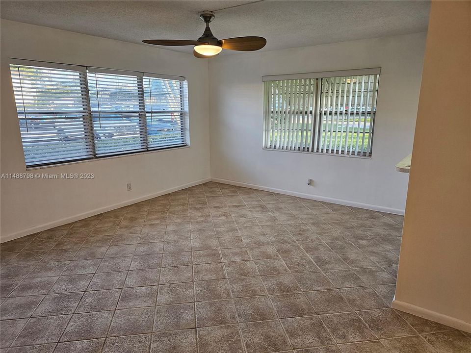 Recently Sold: $127,000 (1 beds, 1 baths, 738 Square Feet)