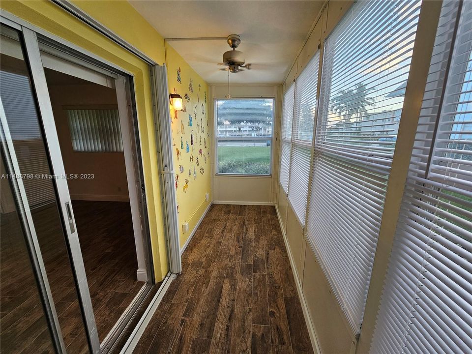 Recently Sold: $127,000 (1 beds, 1 baths, 738 Square Feet)