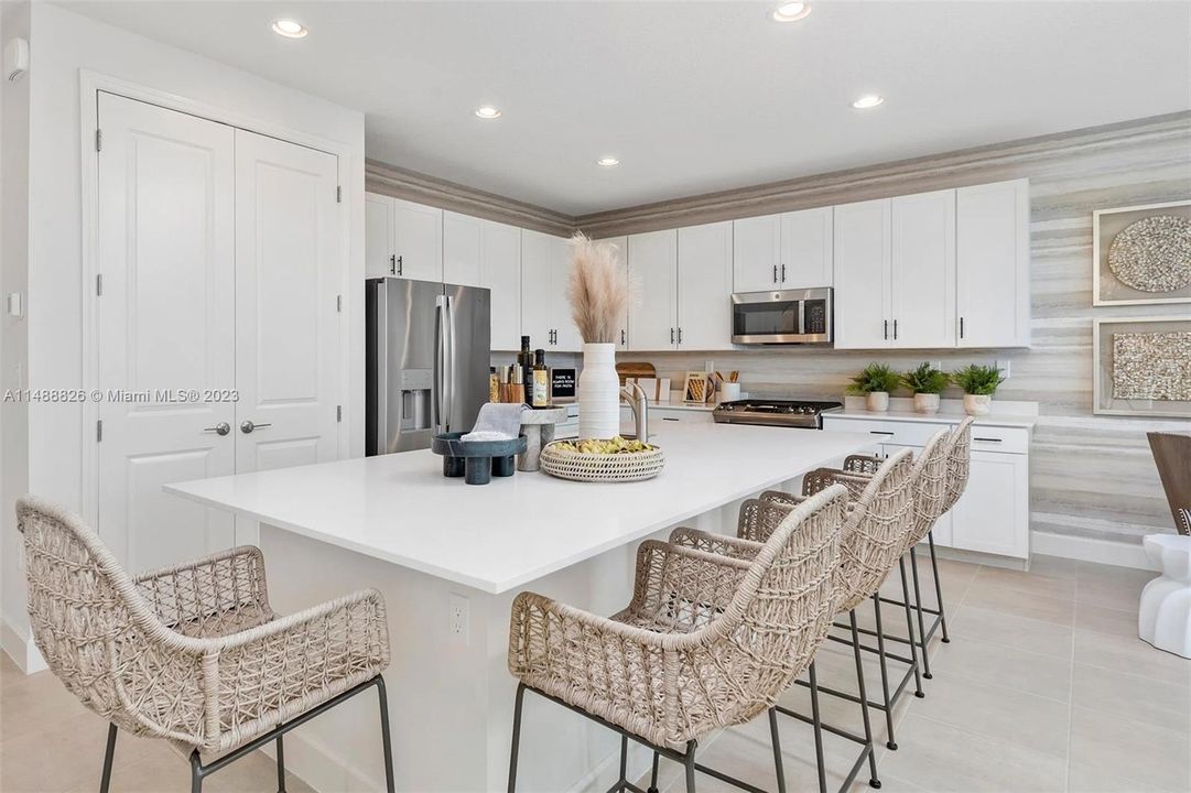 Vendido Recientemente: $874,900 (4 camas, 3 baños, 2546 Pies cuadrados)