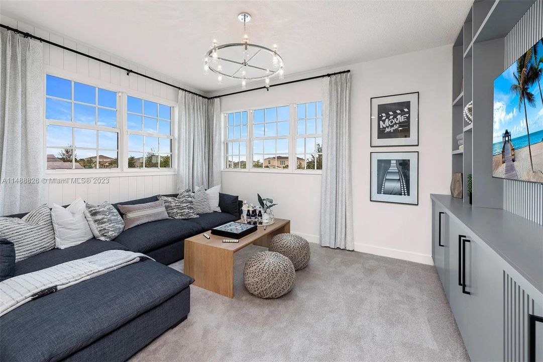 Vendido Recientemente: $874,900 (4 camas, 3 baños, 2546 Pies cuadrados)