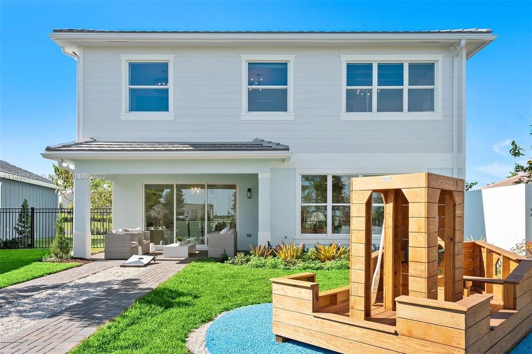 Vendido Recientemente: $874,900 (4 camas, 3 baños, 2546 Pies cuadrados)