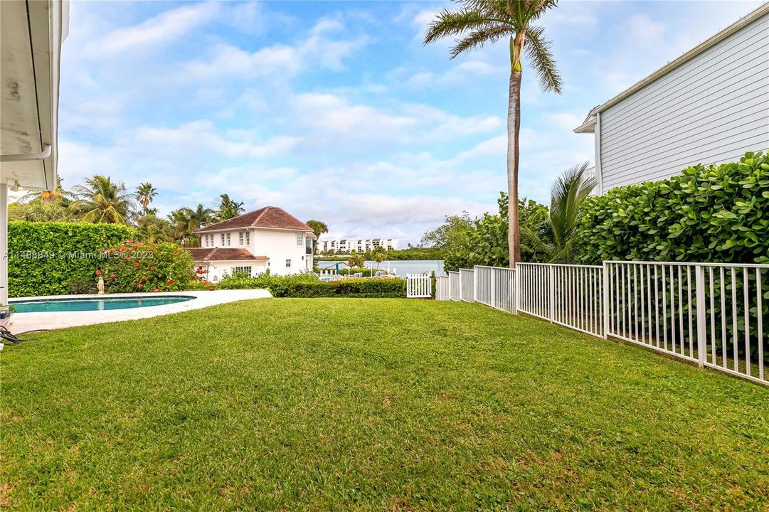 Active With Contract: $3,490,000 (3 beds, 2 baths, 2275 Square Feet)