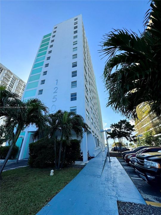 Недавно продано: $220,000 (0 спален, 1 ванн, 420 Квадратных фут)